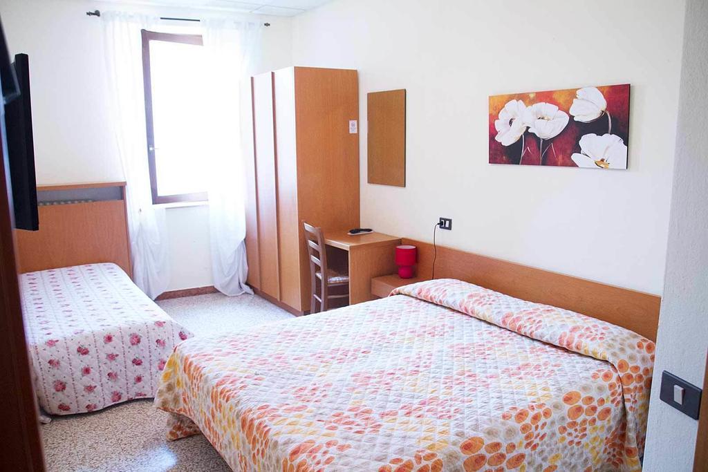 Albergo Dal Baffo Lazise Room photo